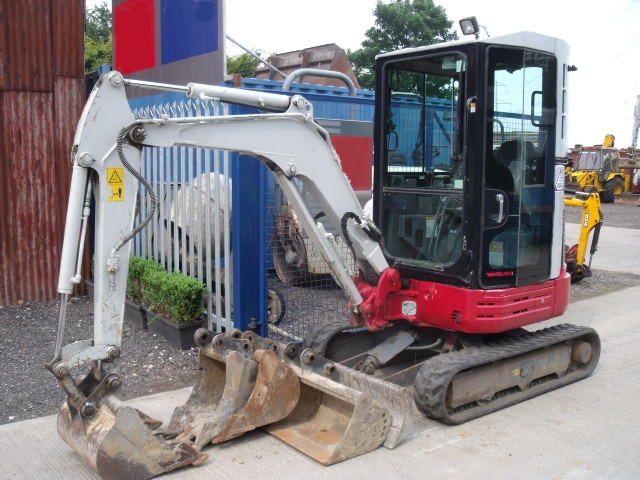 Takeuchi TB23R 2013 minikotrógép (1).jpg